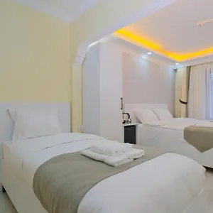 Lucky Hotel