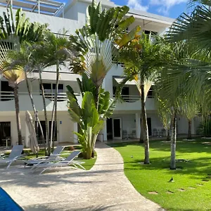 https://new-garden-hotel.comcaribbean.com